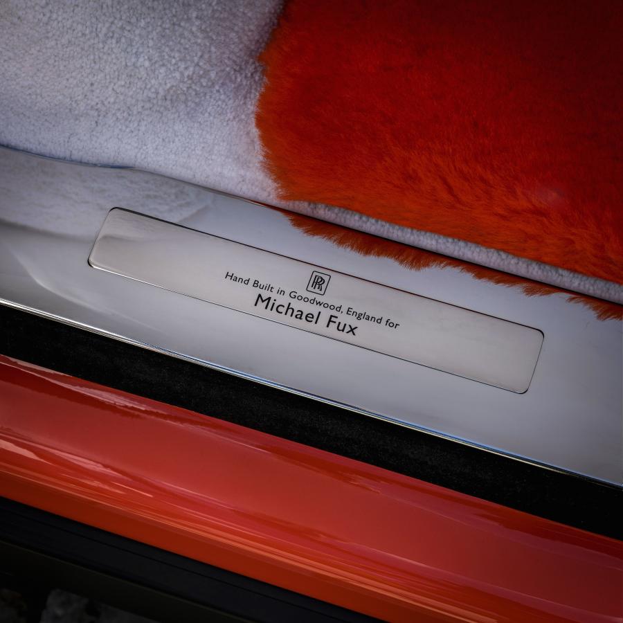 Детали интерьера Rolls-Royce Cullinan Fux Orange 2019 года  (фото 11 из 32)